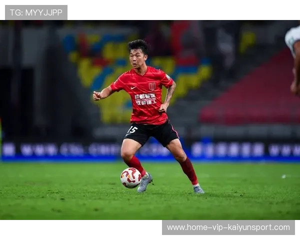 严鼎皓参与辽宁铁人首场合练，与李提香重组中场“沈阳双塔”